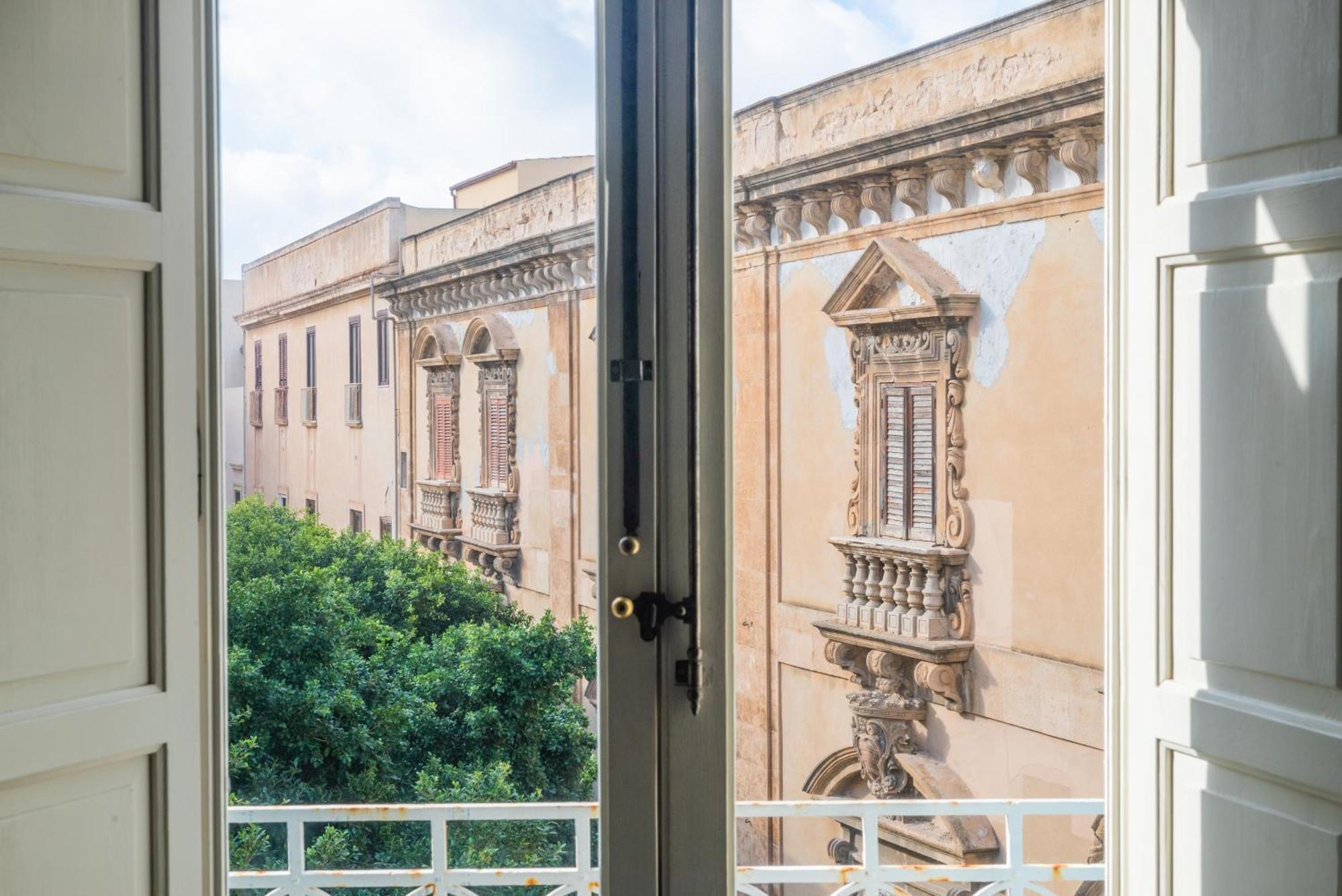 Zibibbo Suites & Rooms - Aparthotel In Centro Storico A トラーパニ エクステリア 写真